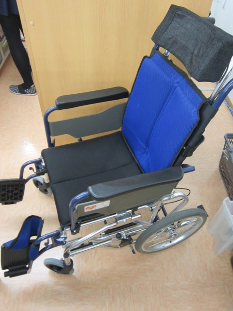 モノマニア四日市】【引き取り限定】MIKI リクライニング車椅子