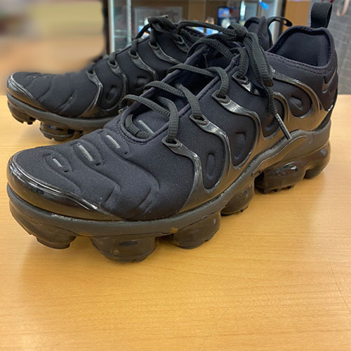 エアヴェイパーマックスプラス トリプルブラック 買取致しました
